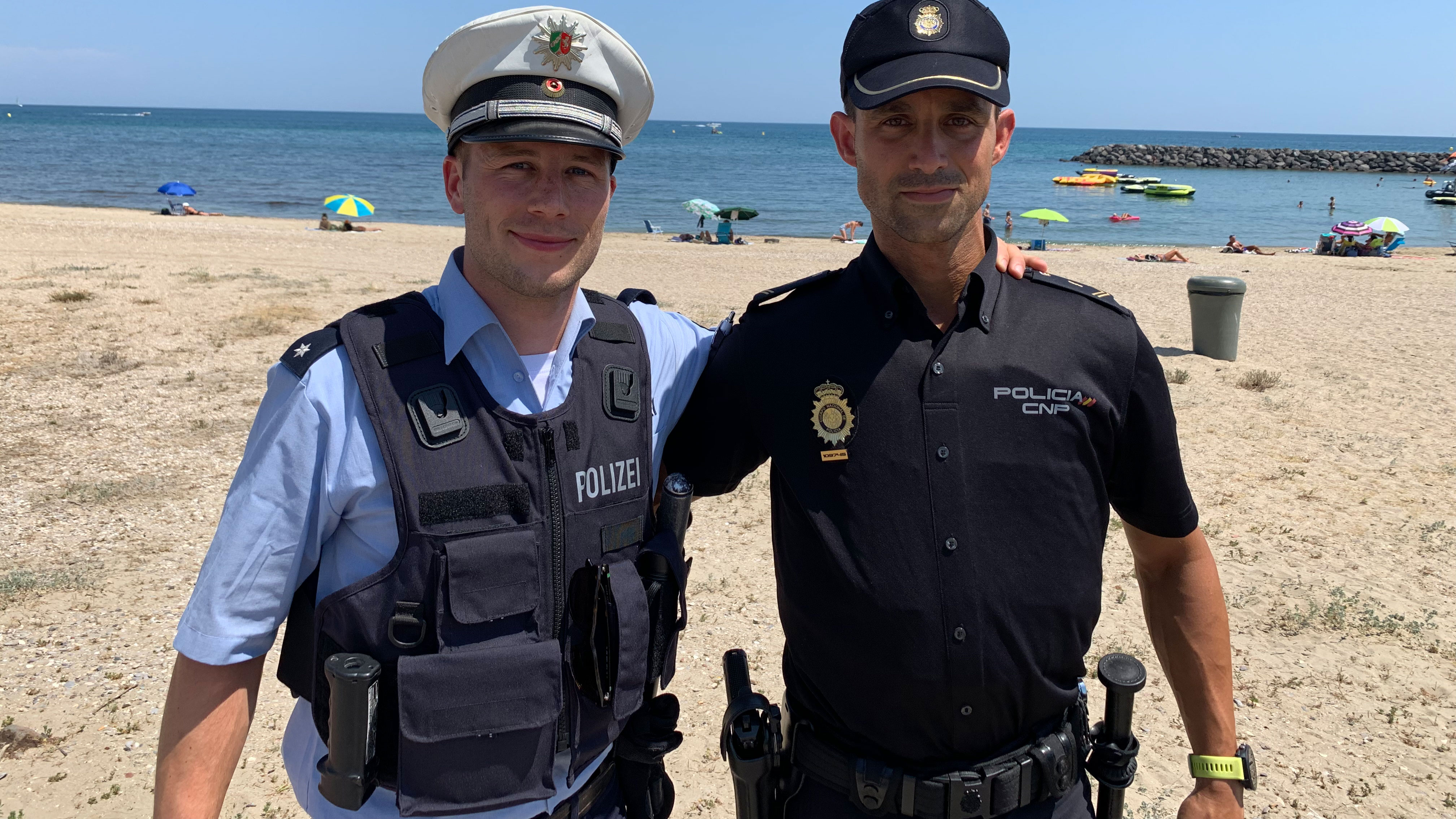 Plage du Môle, Fabian zur Linden und Policia Gazules