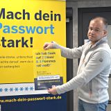 Kriminalhauptkommissar Frank Jaeger berät zum Safer Internet Day