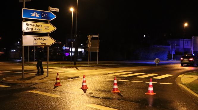 Ein zweijähriges Mädchen und ihr 61-jähriger Opa sind auf einem Fußgängerüberweg am Bergischen Kreisel angefahren worden.