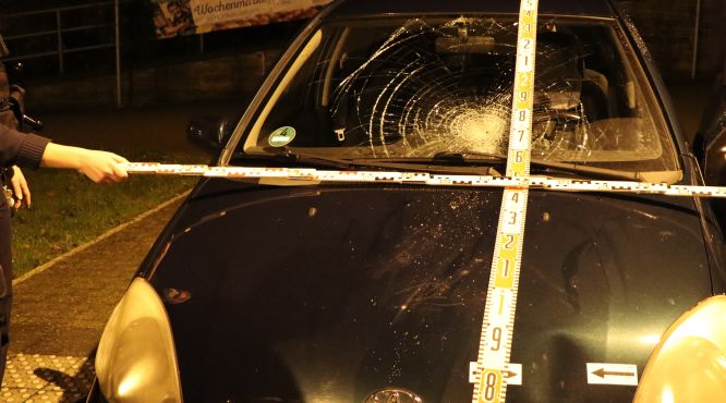 Bei der Kollision wurden beide schwerverletzt.
