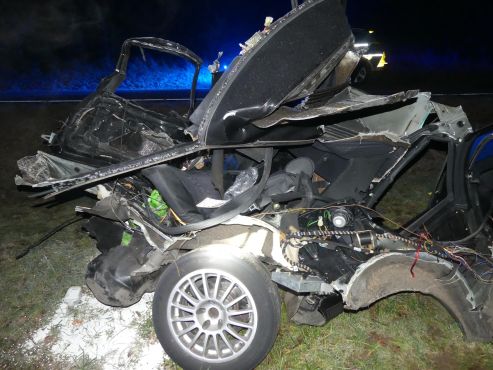 völlig zerstörtes Fahrzeugheck
