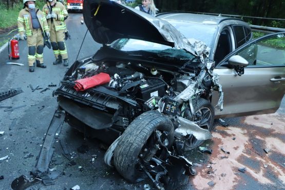 An den beiden Fahrzeugen entstand erheblicher Sachschaden.