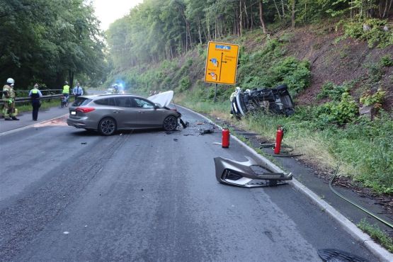 Bei dem Unfall wurde ein 28-jähriger Radevormwalder leicht und ein 41-jähriger Nümbrechter schwerverletzt.