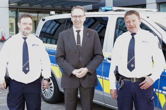 v.l.n.r.: Peter Schneider, Landrat Jochen Hagt und Patrick Pusch