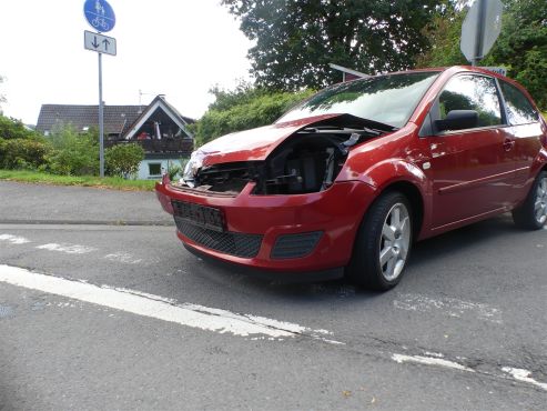 Autos kollidierten auf Kreuzung